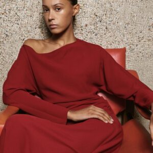 Sukienka z dekoltem łódką z marszczeniami