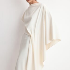 Sukienka midi z asymetrycznym rękawem